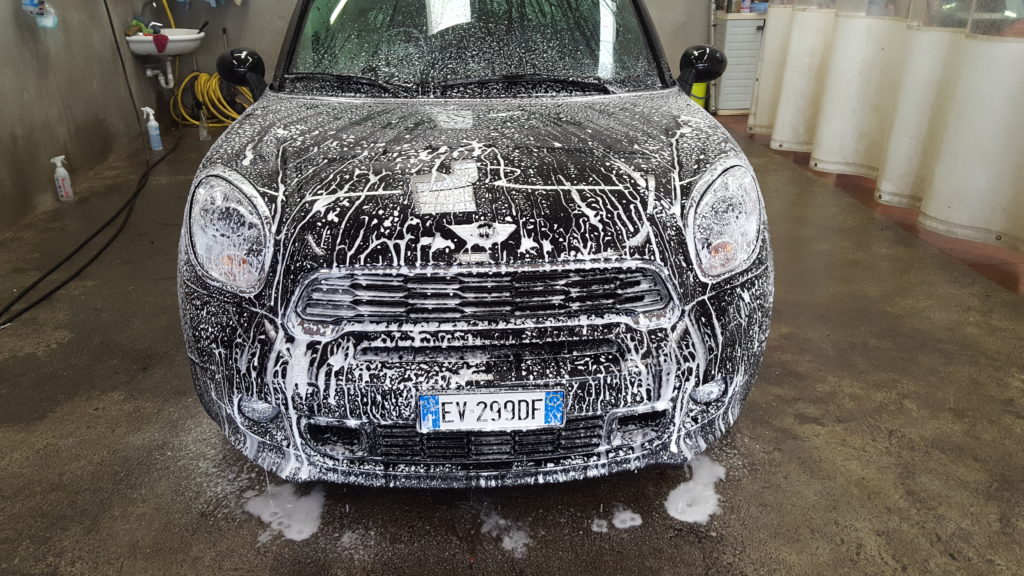 Autolavaggio a Mano il servizio di lavaggio professionale a Savigliano